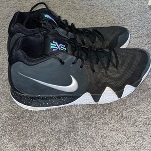 Nike Kyrie 4 Basketball Shoes